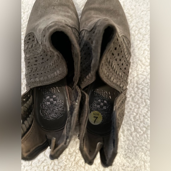 Vince Camuto Laser Cut Gray Green Suede Booties Size 7 - Picture 5 of 5